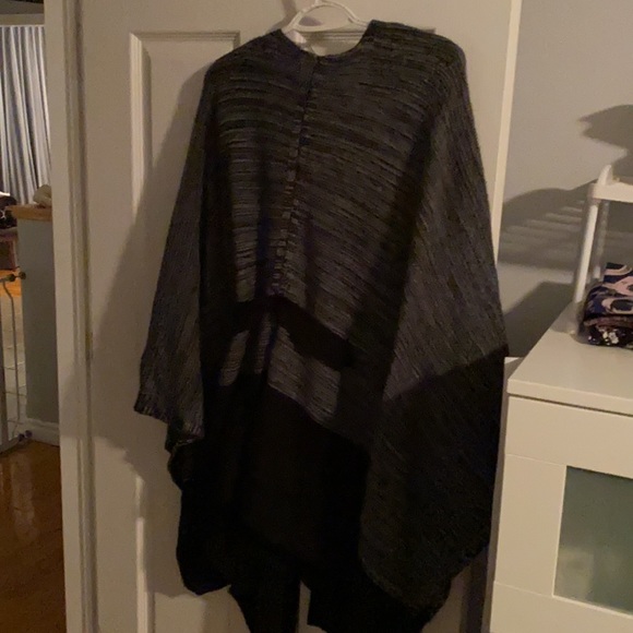 Calvin Klein cape - Picture 3 of 3